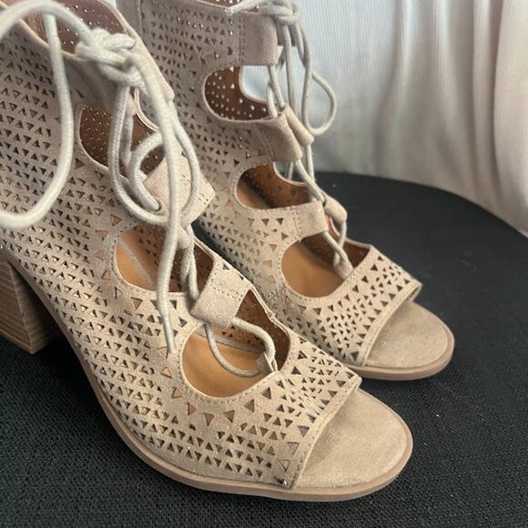 Universal Thread Tan Open Toe Tie Up Bootie Shoes Sandals Size 8.5 - Picture 2 of 9